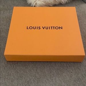 Louis Vuitton : Gift Box:  Sz: 18.5" x 13 3/4" x 3 1/4"